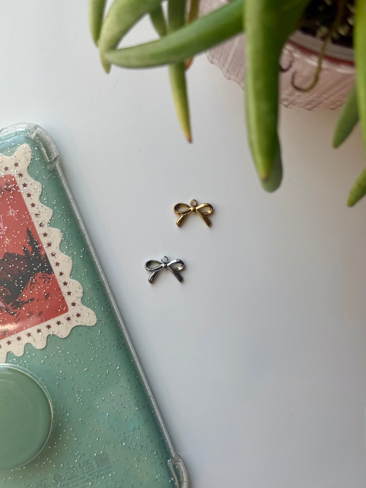 Bow Kindle Charm